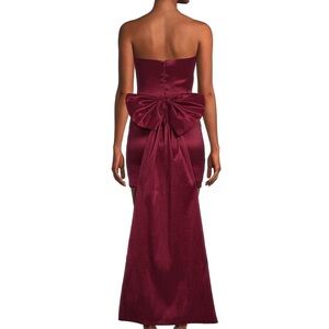 Elegant Burgundy Strapless Bow Back Dress with Detachable train - size Small NWT